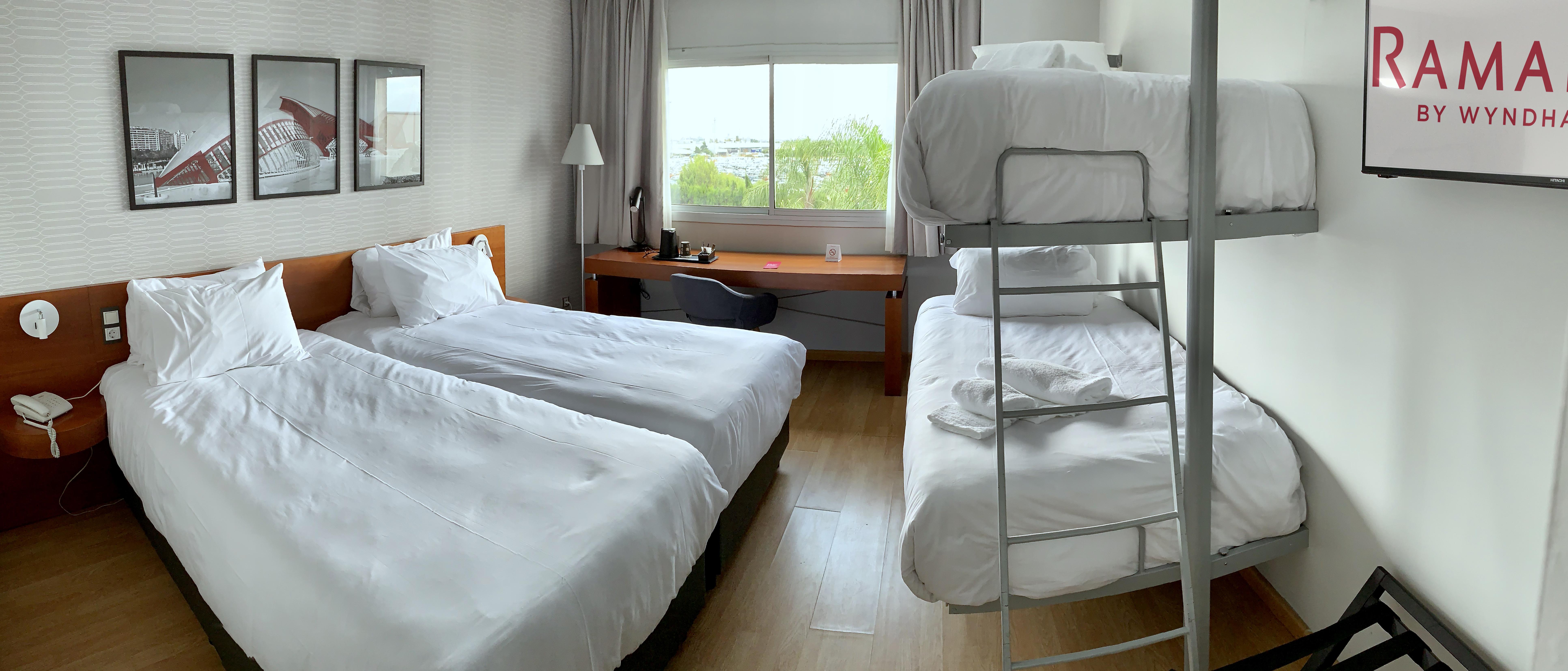 รามาดา บาย วินด์แฮม บาเลนเซีย อัลมุสซาเฟส Hotel ภายนอก รูปภาพ