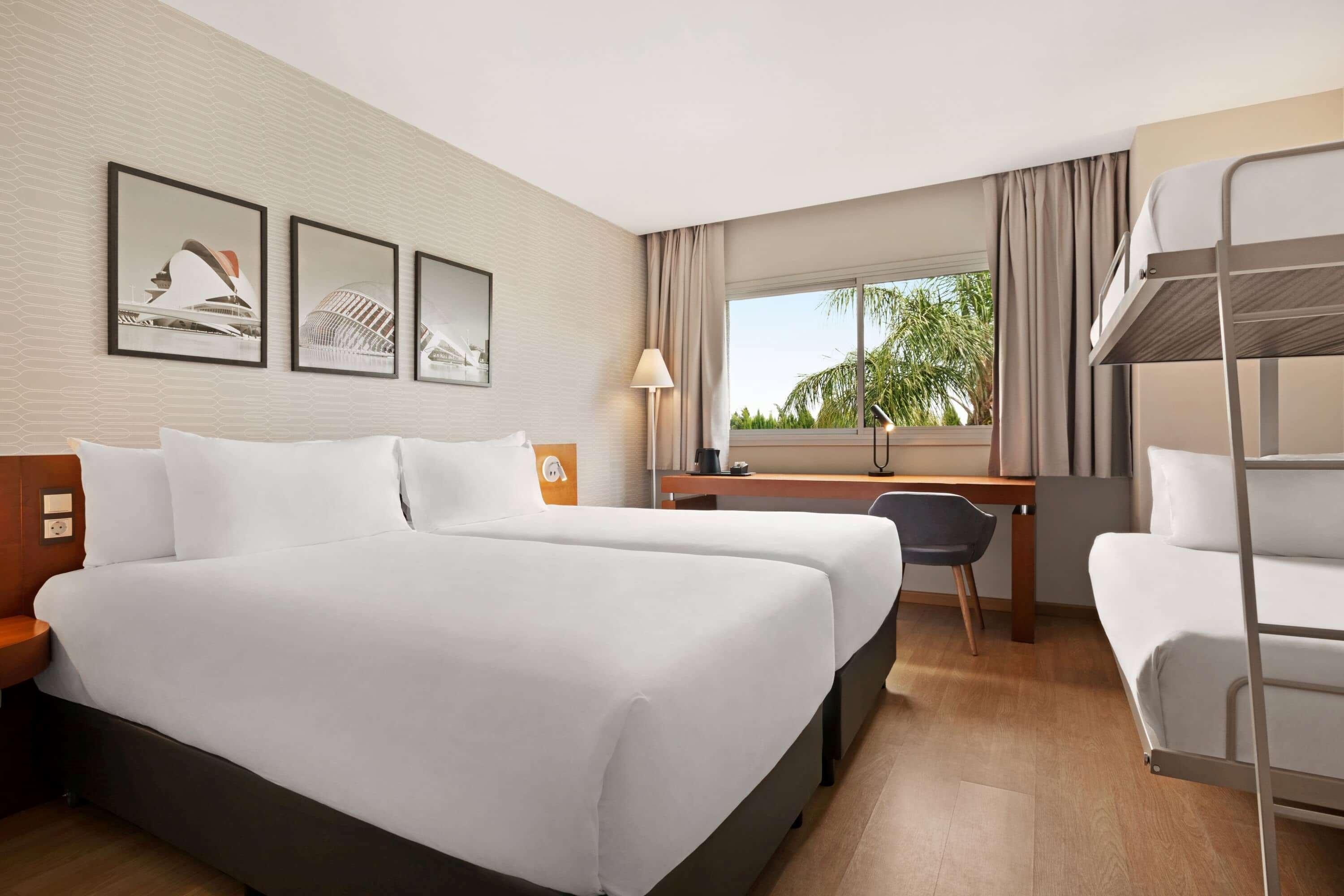 รามาดา บาย วินด์แฮม บาเลนเซีย อัลมุสซาเฟส Hotel ภายนอก รูปภาพ