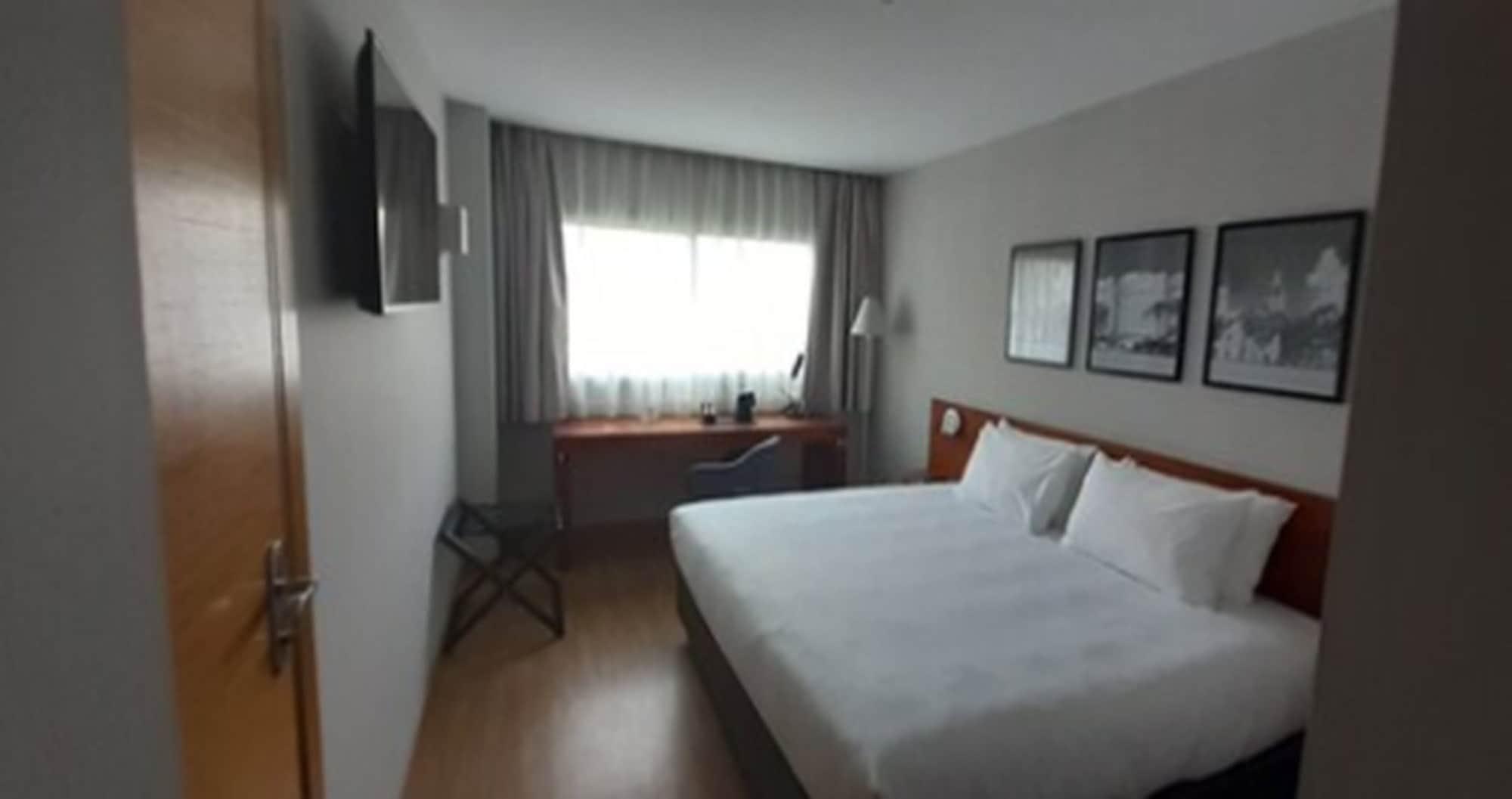 รามาดา บาย วินด์แฮม บาเลนเซีย อัลมุสซาเฟส Hotel ภายนอก รูปภาพ