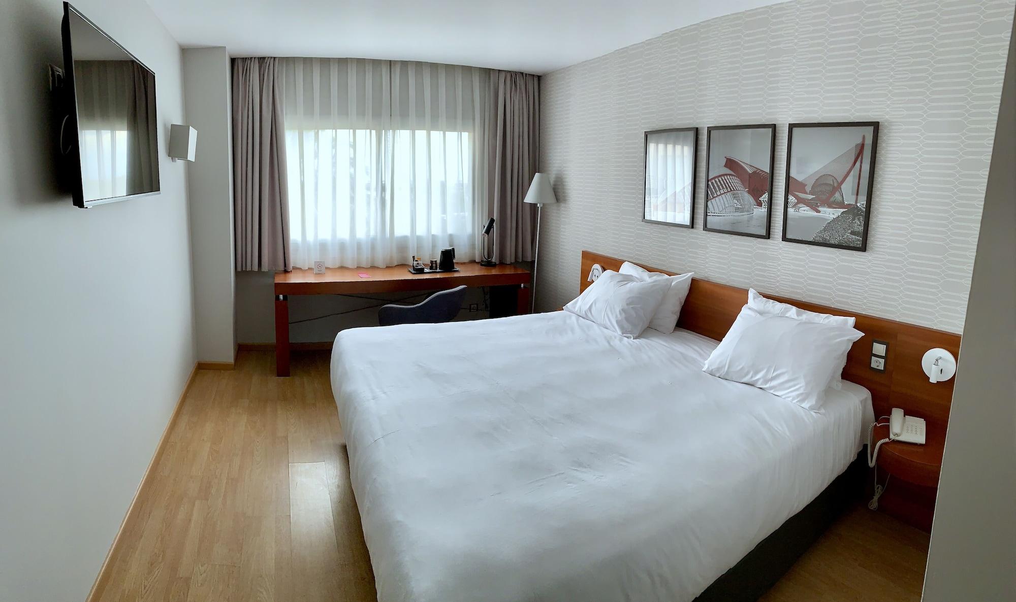 รามาดา บาย วินด์แฮม บาเลนเซีย อัลมุสซาเฟส Hotel ภายนอก รูปภาพ