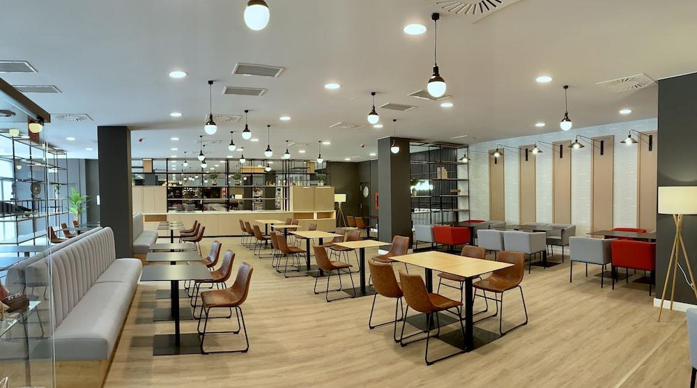 รามาดา บาย วินด์แฮม บาเลนเซีย อัลมุสซาเฟส Hotel ภายนอก รูปภาพ